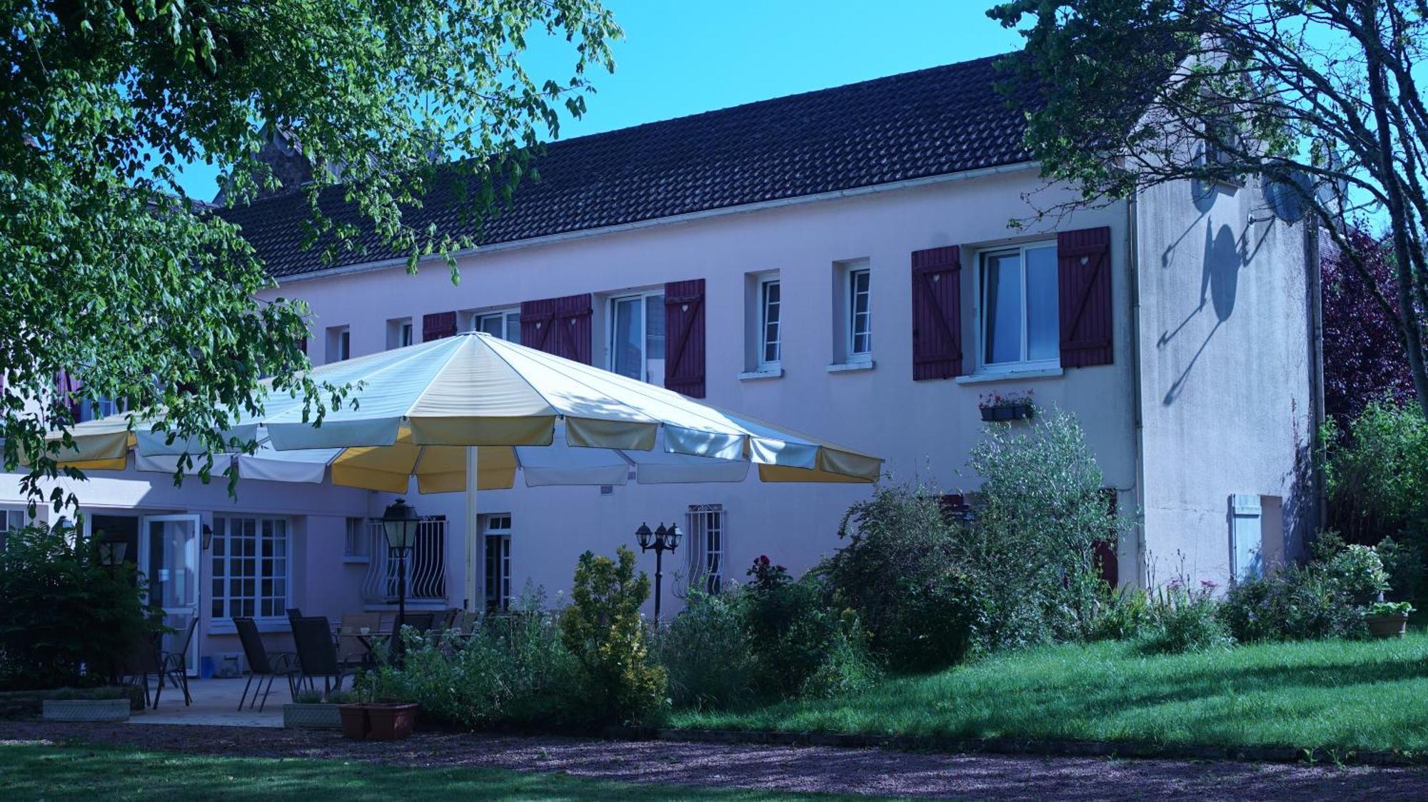 Hotel Les Fleurs Pontaubert Exterior photo