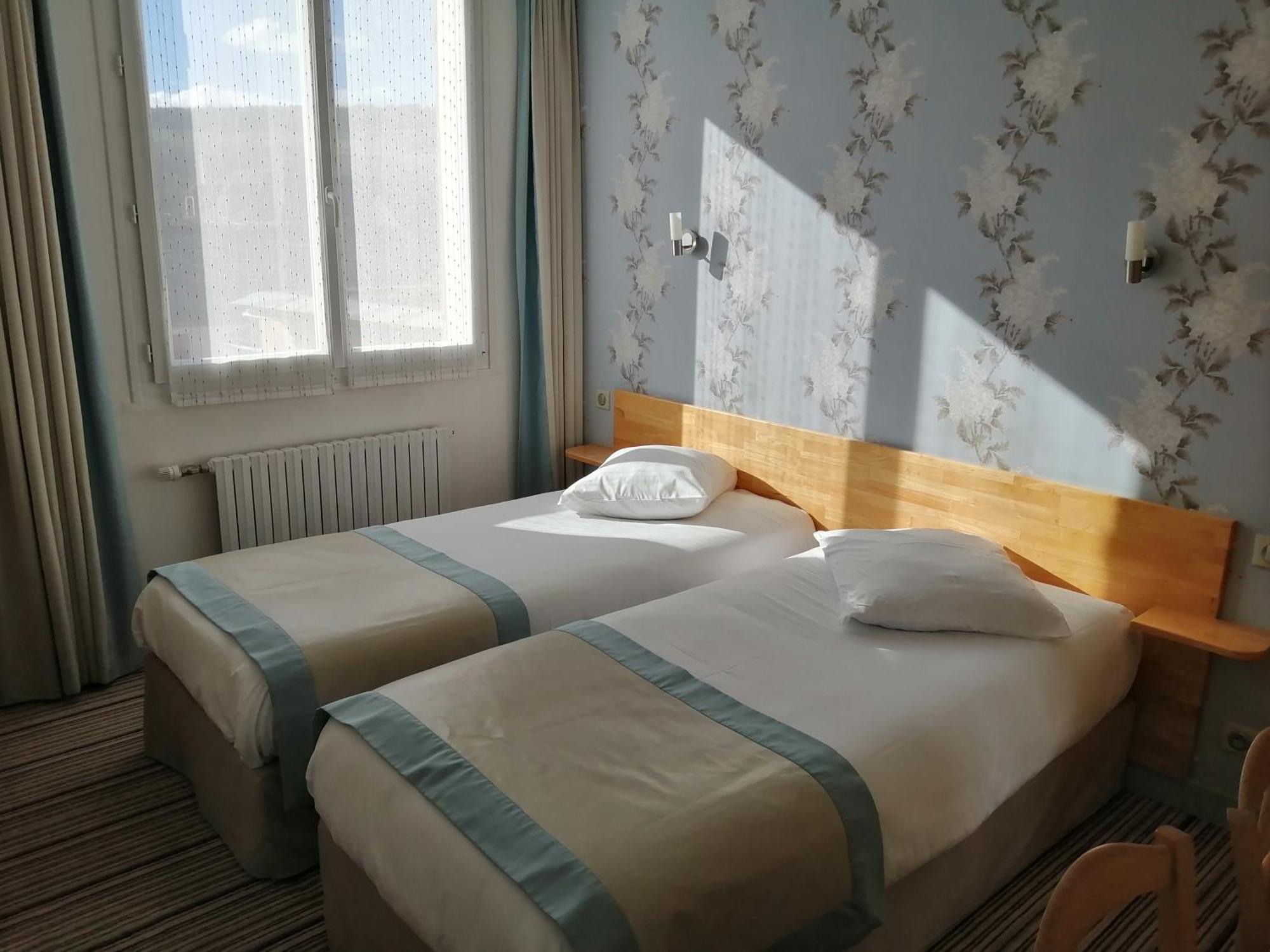 Hotel Les Fleurs Pontaubert Exterior photo